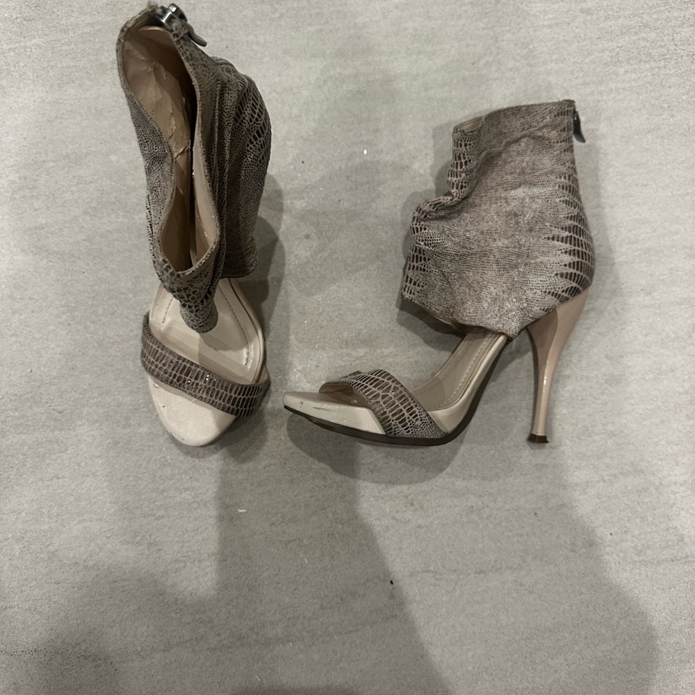 BCBGeneration SNAKESKIN SANDAL